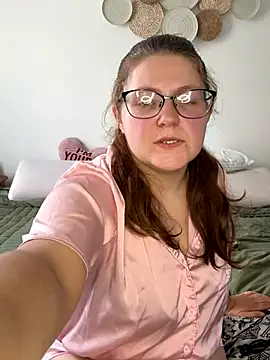 sexybee124 online show from October 15, 3:12 pm