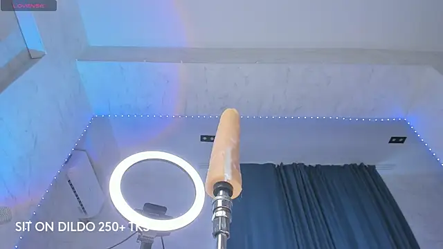 Snapshot of maakimo chatting on December 7, 7:05 am maakimo online show from December 7, 7:05 am