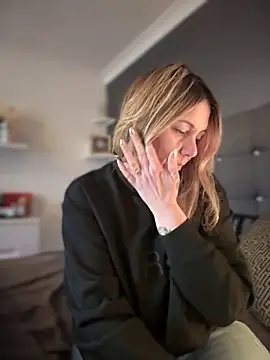 Snapshot of blondebitch2 chatting on January 29, 3:04 pm blondebitch2 online show from January 29, 3:04 pm