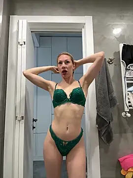 LuisaBecker online show from April 5, 8:22 am