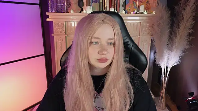 carolina elf online show from March 29, 5:29 am