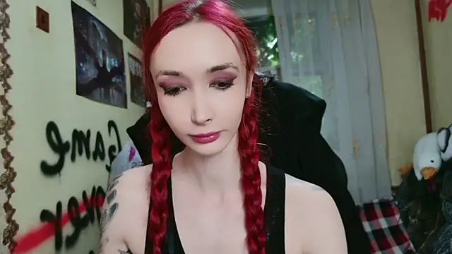 Snapshot of Roxy_Silver chatting on June 17, 2:18 pm Roxy Silver online show from June 17, 2:18 pm