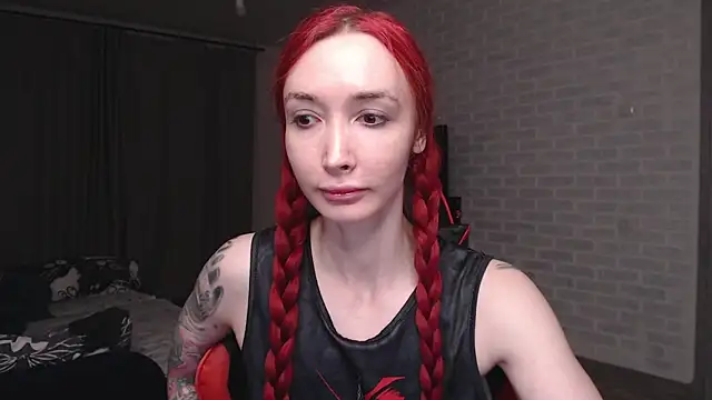 Snapshot of Roxy_Silver chatting on June 25, 8:13 pm Roxy Silver online show from June 25, 8:13 pm