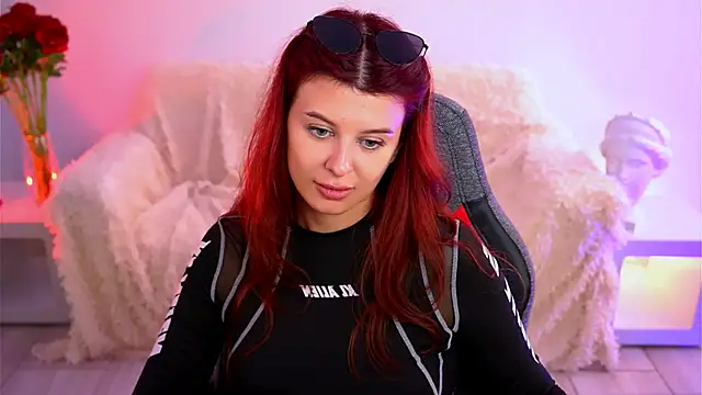 NicoleMun online show from April 15, 1:18 pm