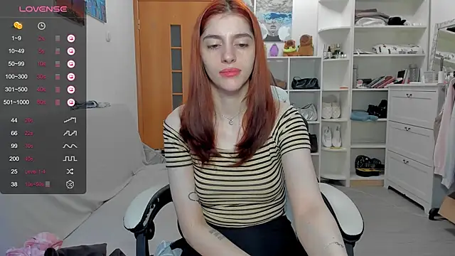 Snapshot of broosnica1 chatting on June 23, 6:11 am broosnica1 online show from June 23, 6:11 am