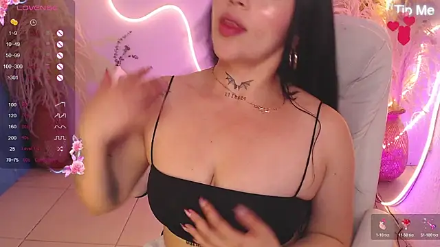 Snapshot of ViolettaHotLatin_ chatting on June 1, 11:34 am ViolettaHotLatin online show from June 1, 11:34 am