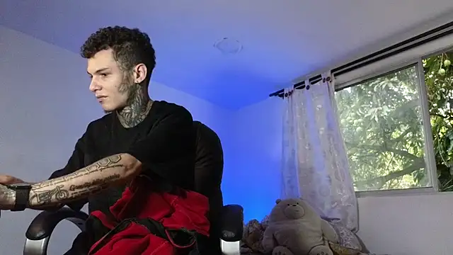 Stuart Boy  online show from October 18, 7:36 pm
