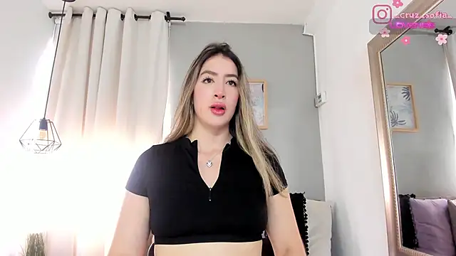 Snapshot of _AlejaCruz_ chatting on June 16, 6:32 pm AlejaCruz online show from June 16, 6:32 pm
