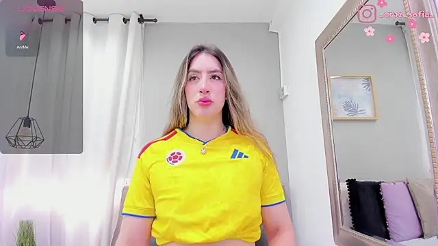 Snapshot of _AlejaCruz_ chatting on June 23, 7:34 pm AlejaCruz online show from June 23, 7:34 pm