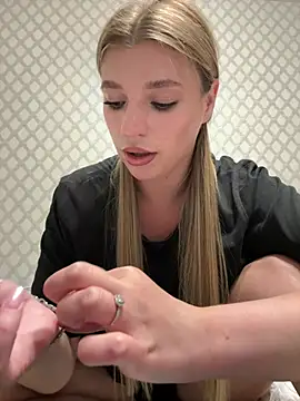 Snapshot of adel_secret chatting on July 8, 8:13 pm adel secret online show from July 8, 8:13 pm
