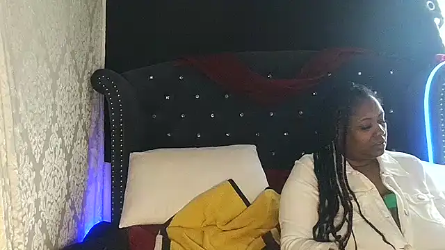 Snapshot of msyvette1970@xh chatting on December 6, 4:06 pm msyvette1970xh online show from December 6, 4:06 pm