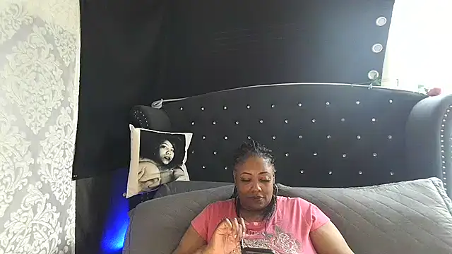 Snapshot of msyvette1970@xh chatting on January 15, 5:15 pm msyvette1970xh online show from January 15, 5:15 pm