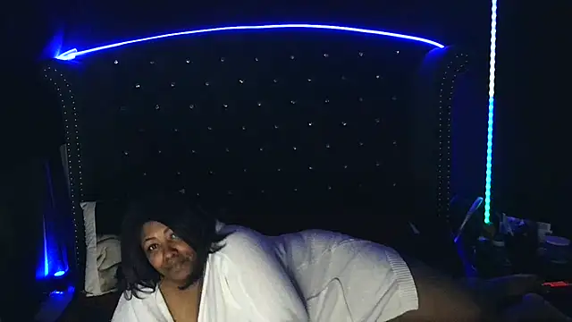 Snapshot of msyvette1970@xh chatting on February 13, 5:05 am msyvette1970xh online show from February 13, 5:05 am