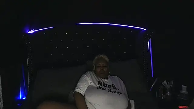 Snapshot of msyvette1970@xh chatting on March 8, 4:39 pm msyvette1970xh online show from March 8, 4:39 pm