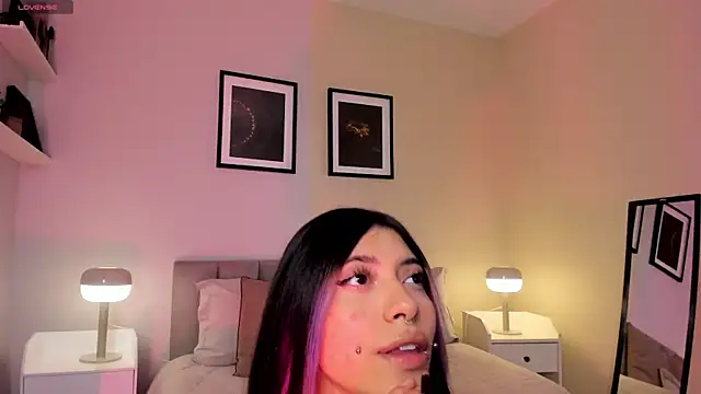 Snapshot of Violetta_Nur chatting on June 2, 9:28 pm Violetta Nur online show from June 2, 9:28 pm