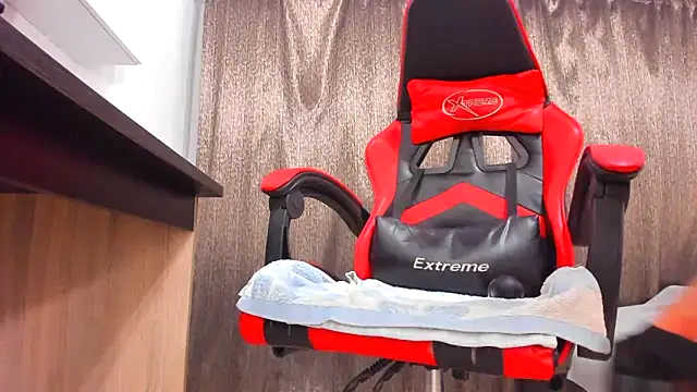 EmmaStward online show from June 11, 7:34 pm