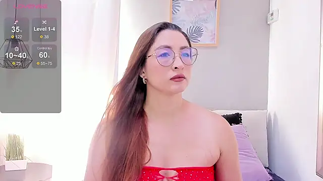 Snapshot of _LaraMom_ chatting on April 23, 7:38 pm LaraMom online show from April 23, 7:38 pm