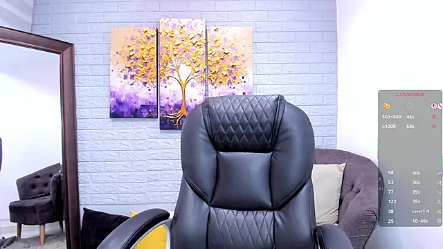 Snapshot of _LaraMom_ chatting on June 2, 7:38 pm LaraMom online show from June 2, 7:38 pm