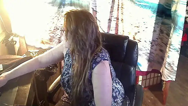 Snapshot of Ireallysquirt chatting on January 27, 3:37 am Ireallysquirt online show from January 27, 3:37 am