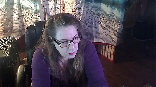 Snapshot of Ireallysquirt chatting on February 7, 11:34 pm Ireallysquirt online show from February 7, 11:34 pm