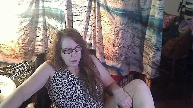 Snapshot of Ireallysquirt chatting on February 11, 6:08 am Ireallysquirt online show from February 11, 6:08 am
