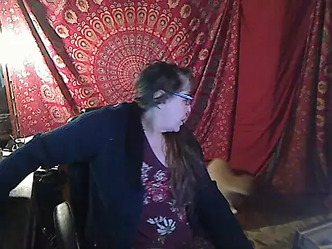 Snapshot of Ireallysquirt chatting on February 24, 3:33 am Ireallysquirt online show from February 24, 3:33 am