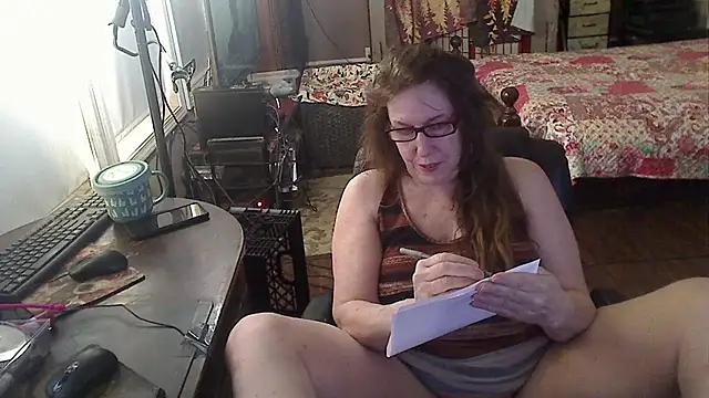 Snapshot of Ireallysquirt chatting on October 1, 11:00 pm Ireallysquirt online show from October 1, 11:00 pm