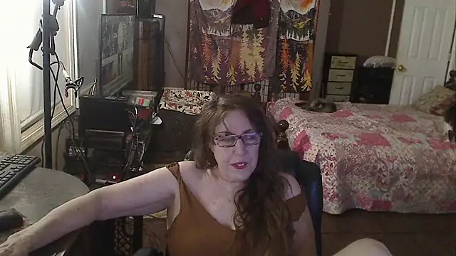Snapshot of Ireallysquirt chatting on October 10, 12:09 am Ireallysquirt online show from October 10, 12:09 am