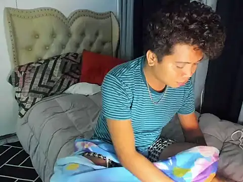 Snapshot of asian_sweetboy chatting on December 5, 5:31 pm asian sweetboy online show from December 5, 5:31 pm