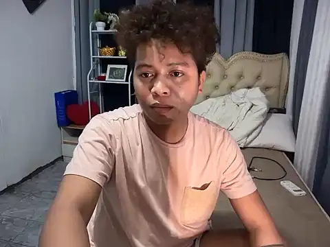 Snapshot of asian_sweetboy chatting on March 3, 7:14 am asian sweetboy online show from March 3, 7:14 am