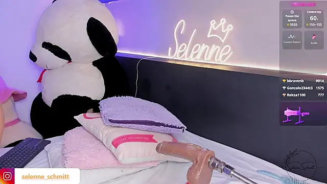 Snapshot of selenne_schmitt chatting on February 28, 9:33 pm selenne schmitt online show from February 28, 9:33 pm