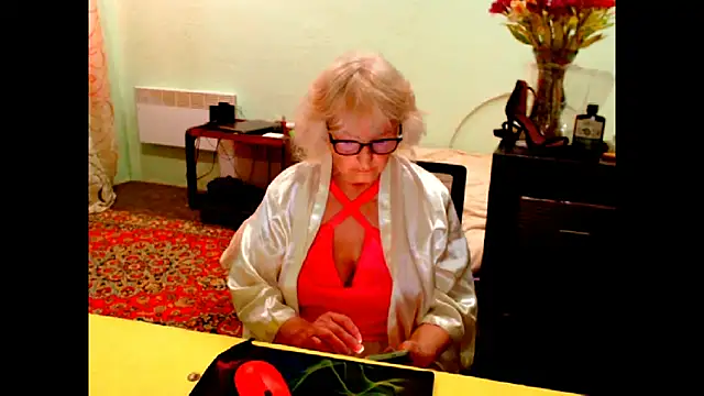Natali7634 online show from May 7, 9:25 am
