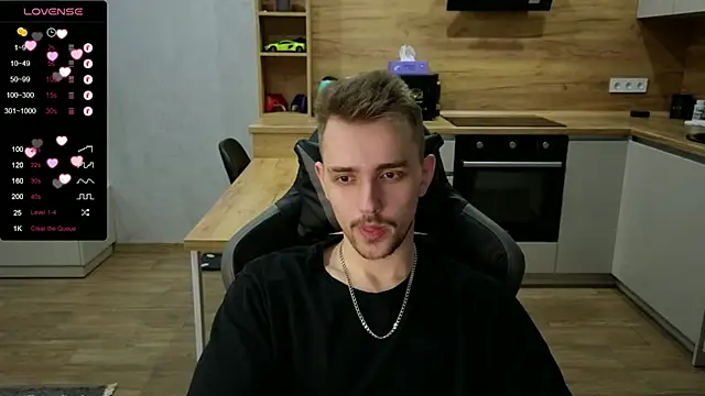 Snapshot of Larstar01 chatting on January 13, 11:08 am Larstar01 online show from January 13, 11:08 am