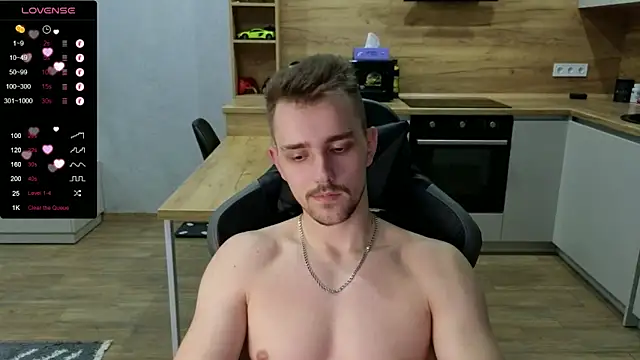 Snapshot of Larstar01 chatting on January 16, 6:48 pm Larstar01 online show from January 16, 6:48 pm