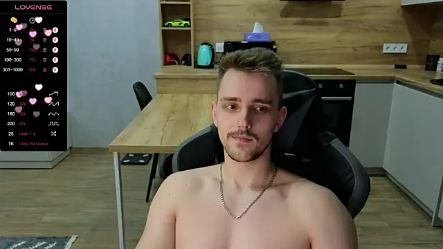 Snapshot of Larstar01 chatting on January 16, 9:51 pm Larstar01 online show from January 16, 9:51 pm