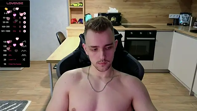 Snapshot of Larstar01 chatting on January 22, 9:57 am Larstar01 online show from January 22, 9:57 am