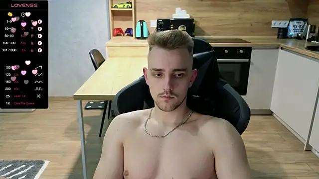 Snapshot of Larstar01 chatting on January 22, 10:15 pm Larstar01 online show from January 22, 10:15 pm