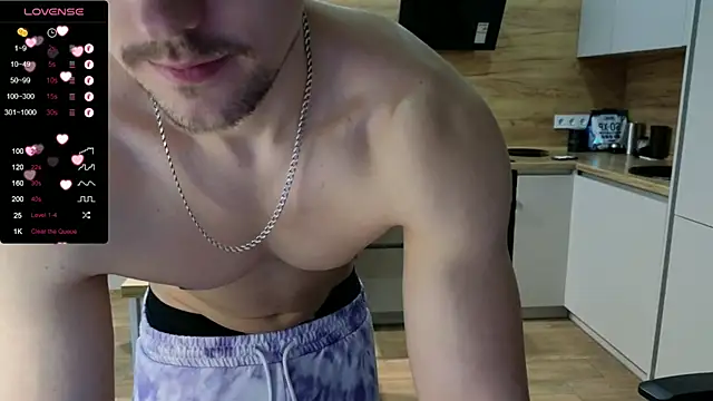 Snapshot of Larstar01 chatting on January 25, 9:04 am Larstar01 online show from January 25, 9:04 am