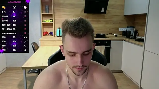 Snapshot of Larstar01 chatting on February 14, 9:21 pm Larstar01 online show from February 14, 9:21 pm