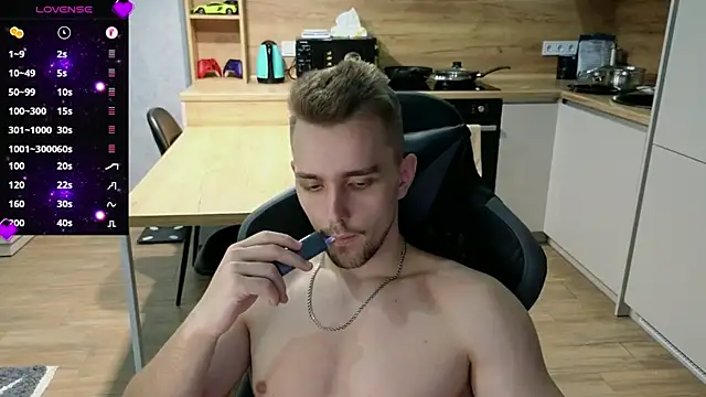 Snapshot of Larstar01 chatting on February 15, 12:26 am Larstar01 online show from February 15, 12:26 am