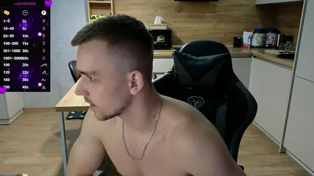 Snapshot of Larstar01 chatting on February 24, 10:25 pm Larstar01 online show from February 24, 10:25 pm