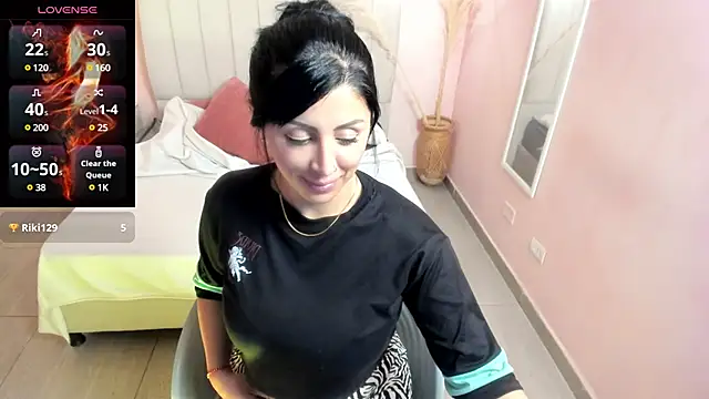 Snapshot of tiffani__love chatting on January 4, 6:51 pm tiffani love online show from January 4, 6:51 pm