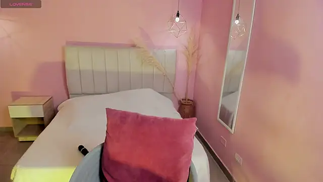 Snapshot of tiffani__love chatting on January 9, 12:30 pm tiffani love online show from January 9, 12:30 pm