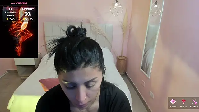 Snapshot of tiffani__love chatting on January 11, 1:32 pm tiffani love online show from January 11, 1:32 pm
