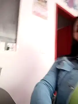 tiffani  love online show from November 22, 8:30 pm