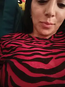 Snapshot of tiffani__love chatting on May 25, 6:47 pm tiffani love online show from May 25, 6:47 pm