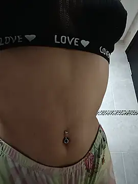 Snapshot of tiffani__love chatting on June 21, 9:28 pm tiffani love online show from June 21, 9:28 pm