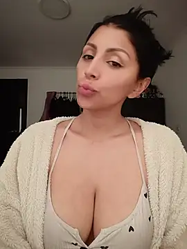Snapshot of tiffani__love chatting on June 24, 3:33 pm tiffani love online show from June 24, 3:33 pm