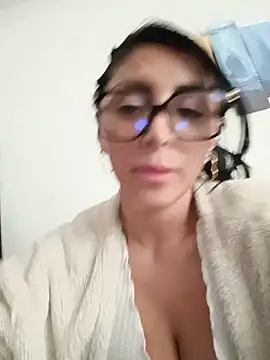 Snapshot of tiffani__love chatting on June 27, 6:57 pm tiffani love online show from June 27, 6:57 pm