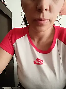 Snapshot of tiffani__love chatting on July 10, 6:54 pm tiffani love online show from July 10, 6:54 pm